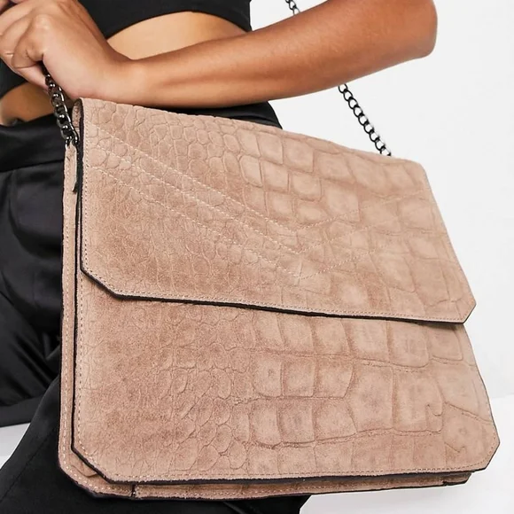 Urbancode Leather crock purse - Picture 3 of 15